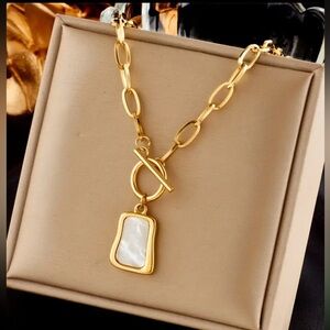 Elegant Gold Necklace with Pearl Pendant